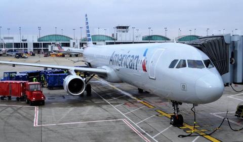 US airlines trim outlooks amid low consumer trust