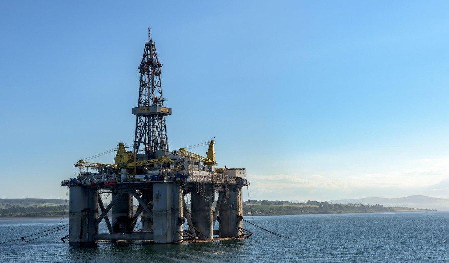 Oil rises 