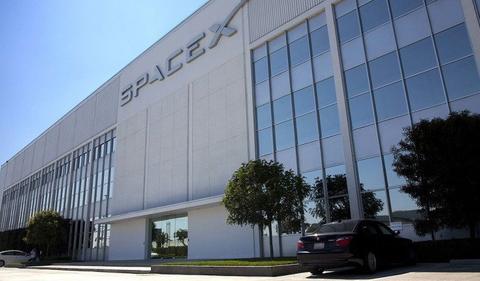 Elon Musk announces SpaceX lawsuit against FAA