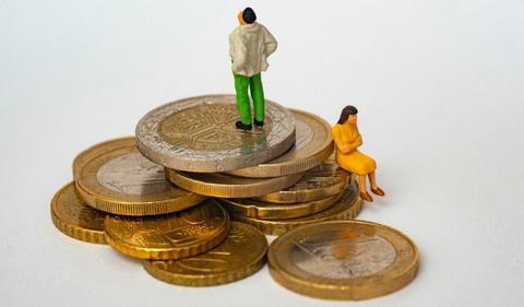 One in five Australians are lying about their finances