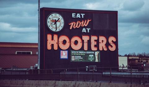 Hooters files for bankruptcy, to sell restaurants