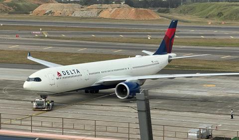 US visitor numbers sink across most regions in March