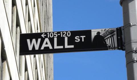 US stocks end higher; S&P 500 climbs 4.6% for the week
