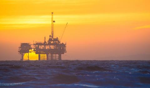Oil prices head for worst monthly drop since 2021