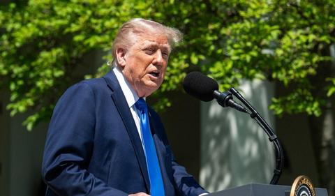 Trump signs order to boost US drug manufacturing