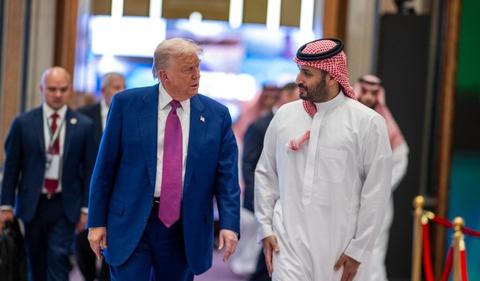 Trump's Gulf visit: US to end all sanctions on Syria