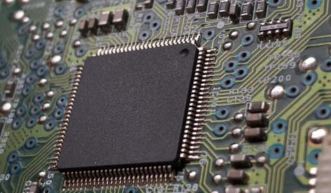 Tech stocks seen overvalued amid slowing growth