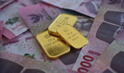 Gold trades below US$3,250; trade talks in focus