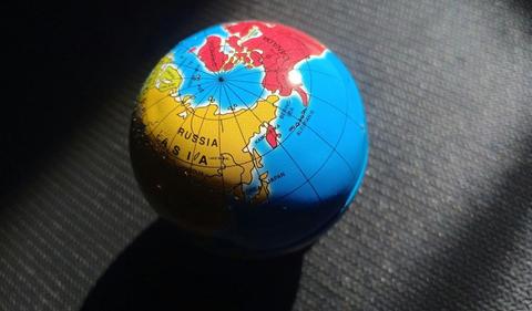 G7 hits economic imbalances, mulls Russia sanctions