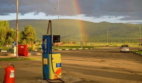 Oil prices climb after Trump tariffs blocked