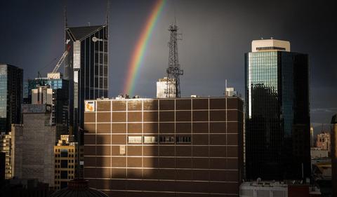 ASX 200 gains despite retail dip, tariff uncertainty
