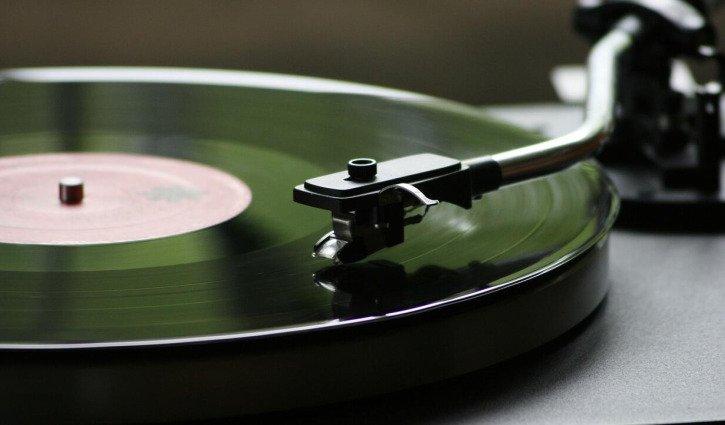 Old is new again as vinyl makes another big comeback