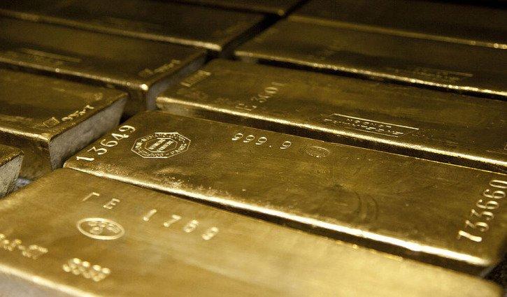 Gold rises for fifth session, secures 4.6% weekly gain