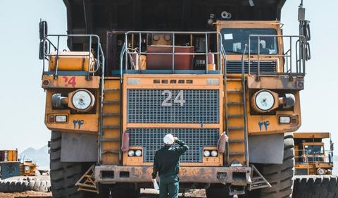 Weak China stimulus punches hole in budget, iron ore