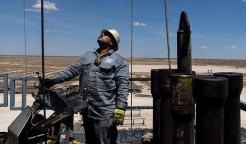 Oil gains on US PCE data; Russian pipeline resumes supply