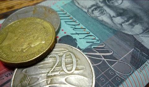 Weakening Australian dollar may delay RBA rate cuts