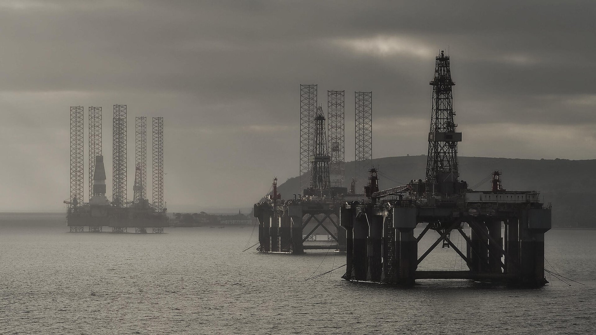 Oil at multi-year lows as downward spiral continues