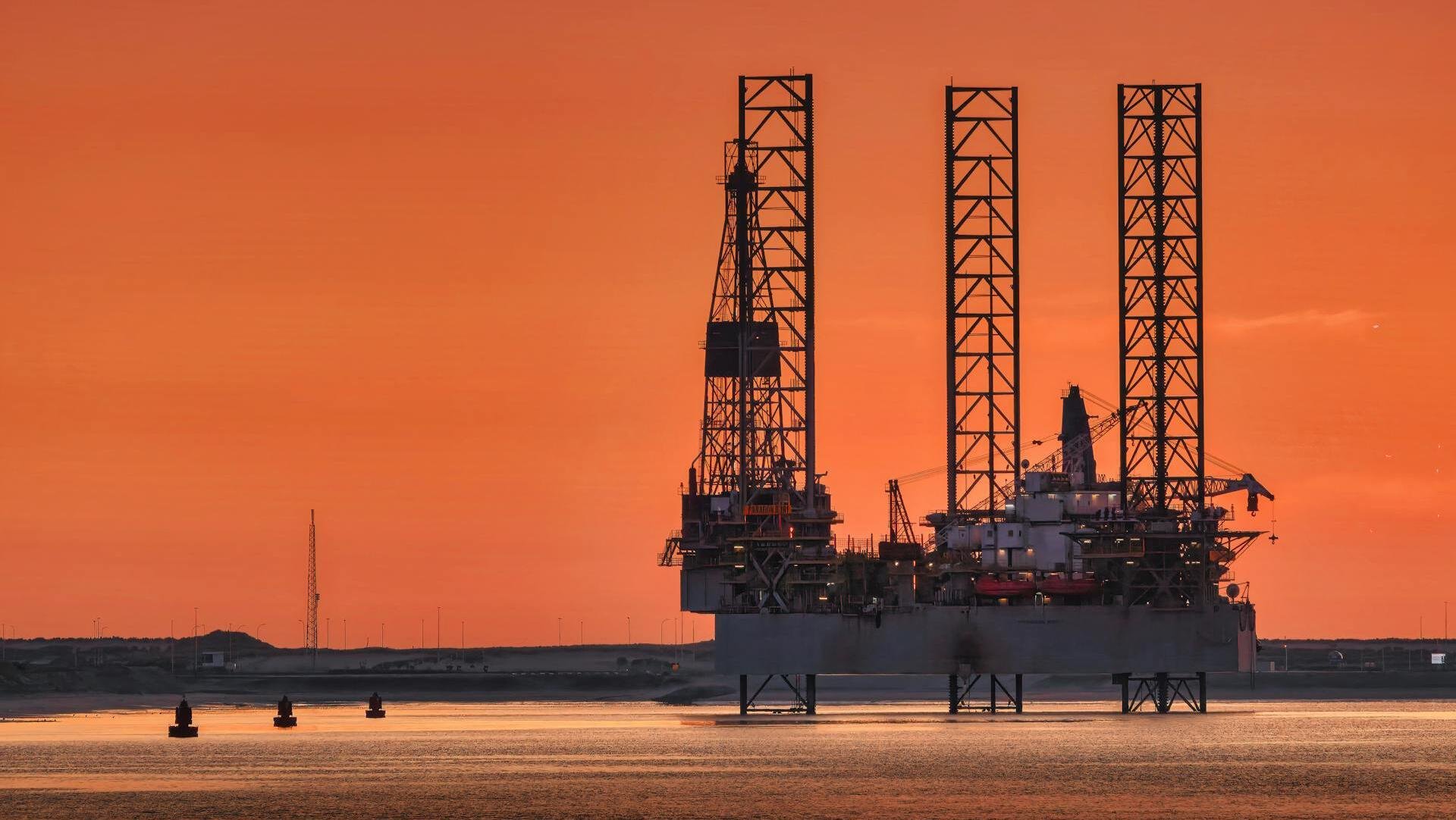 Oil slips as Russia pauses energy infrastructure attacks