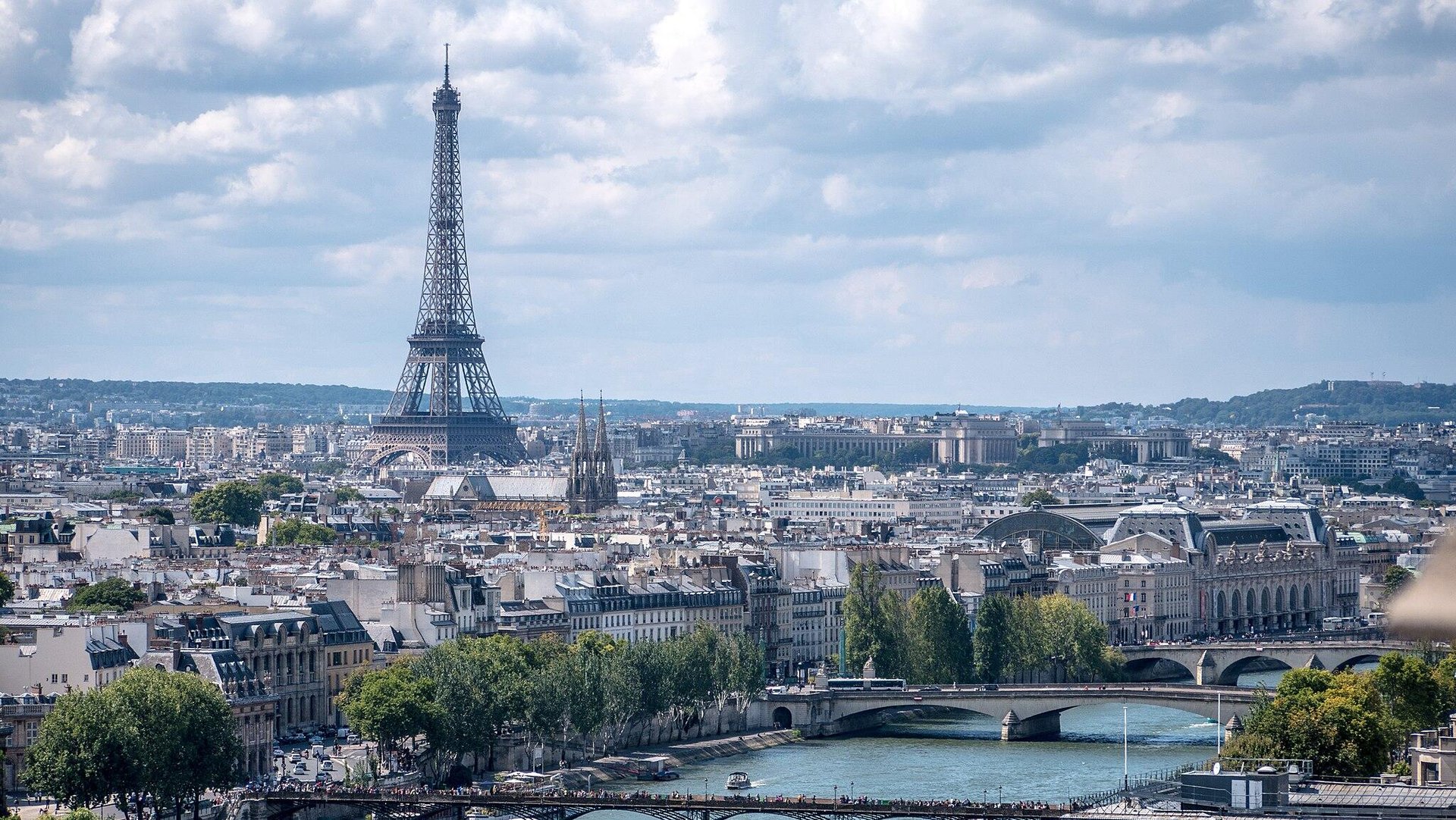 Recycling plant erupts into flames in Paris