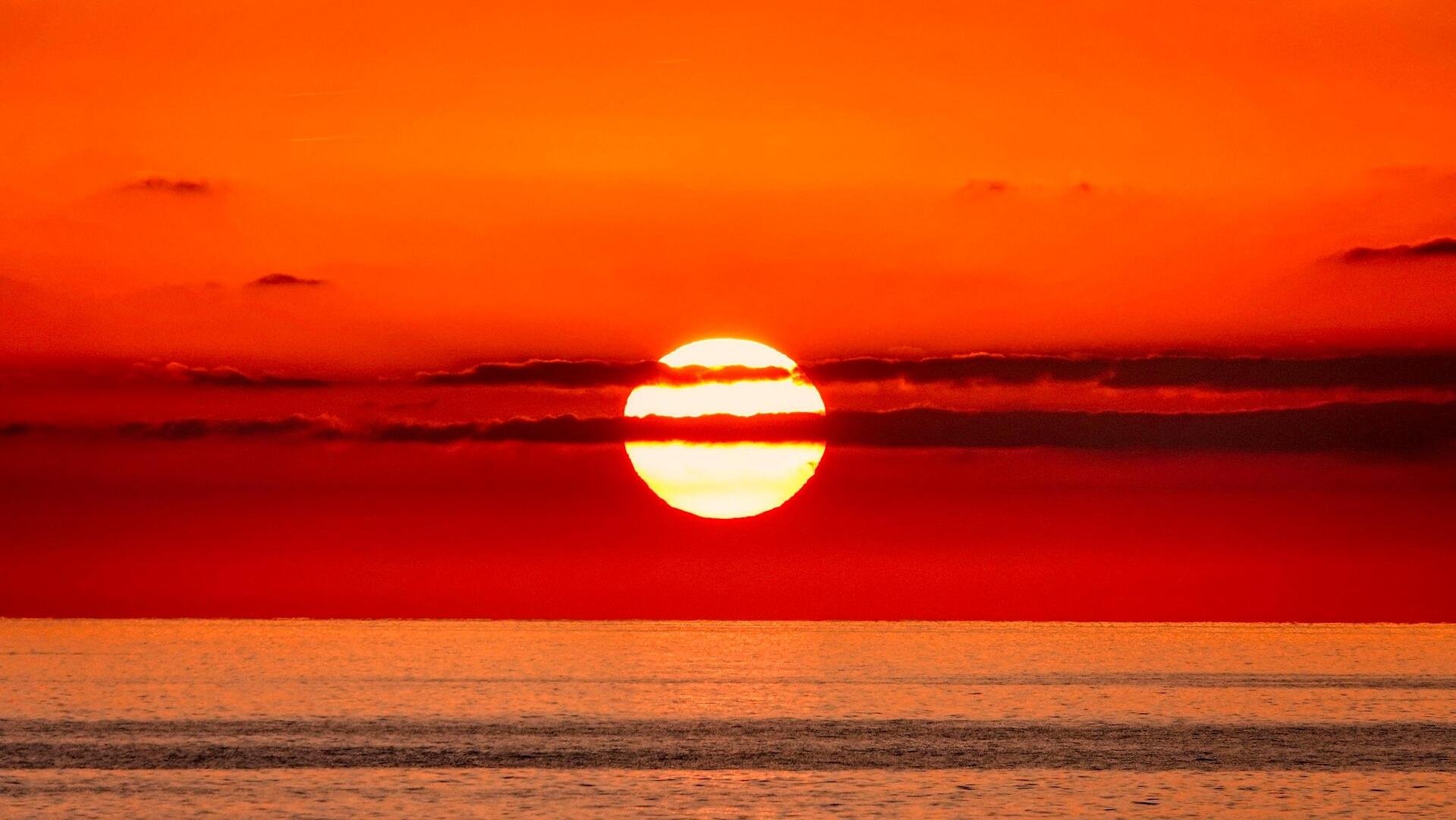 Sunset on hybrids spurs interest in syndicated loans