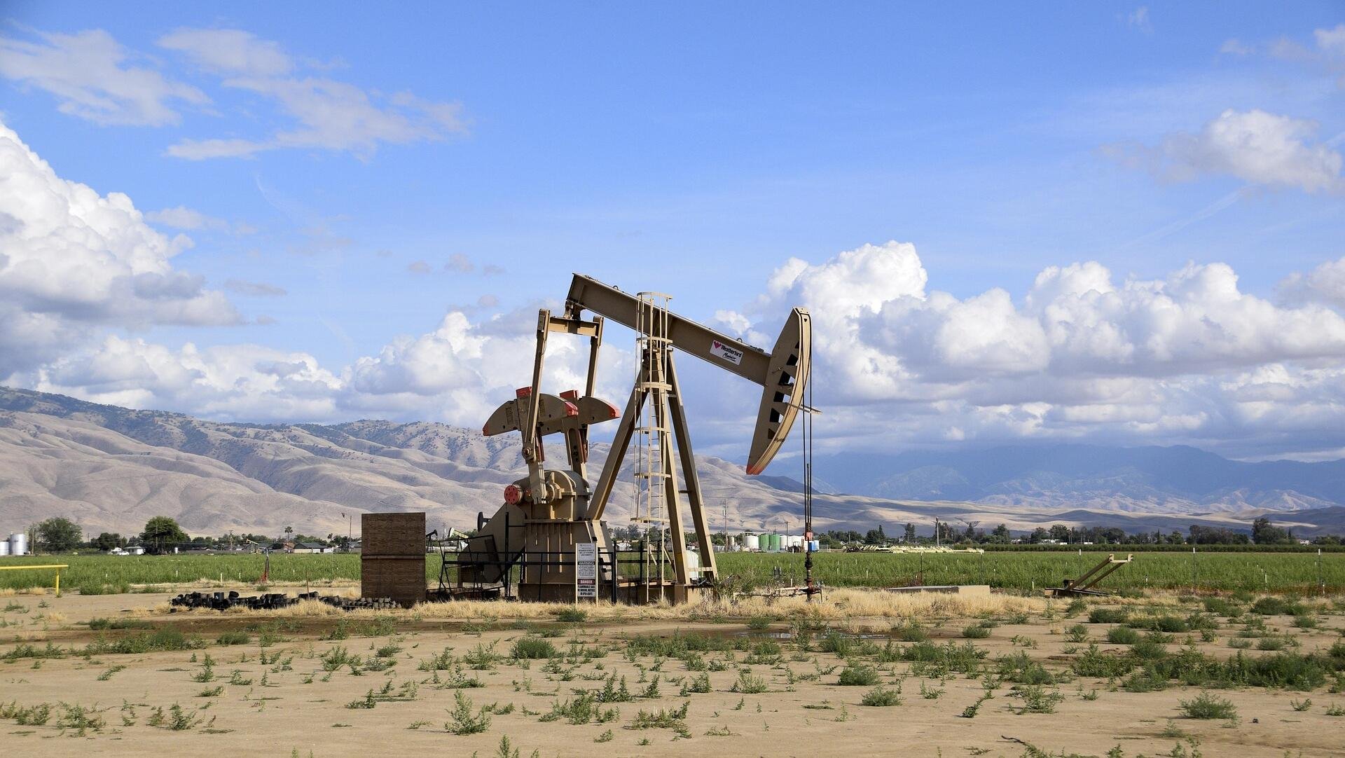 Markets: Oil gains on Iran sanctions, US inventory drop