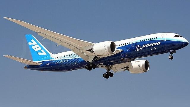 Boeing maps smoother flight path as Q1 losses trimmed