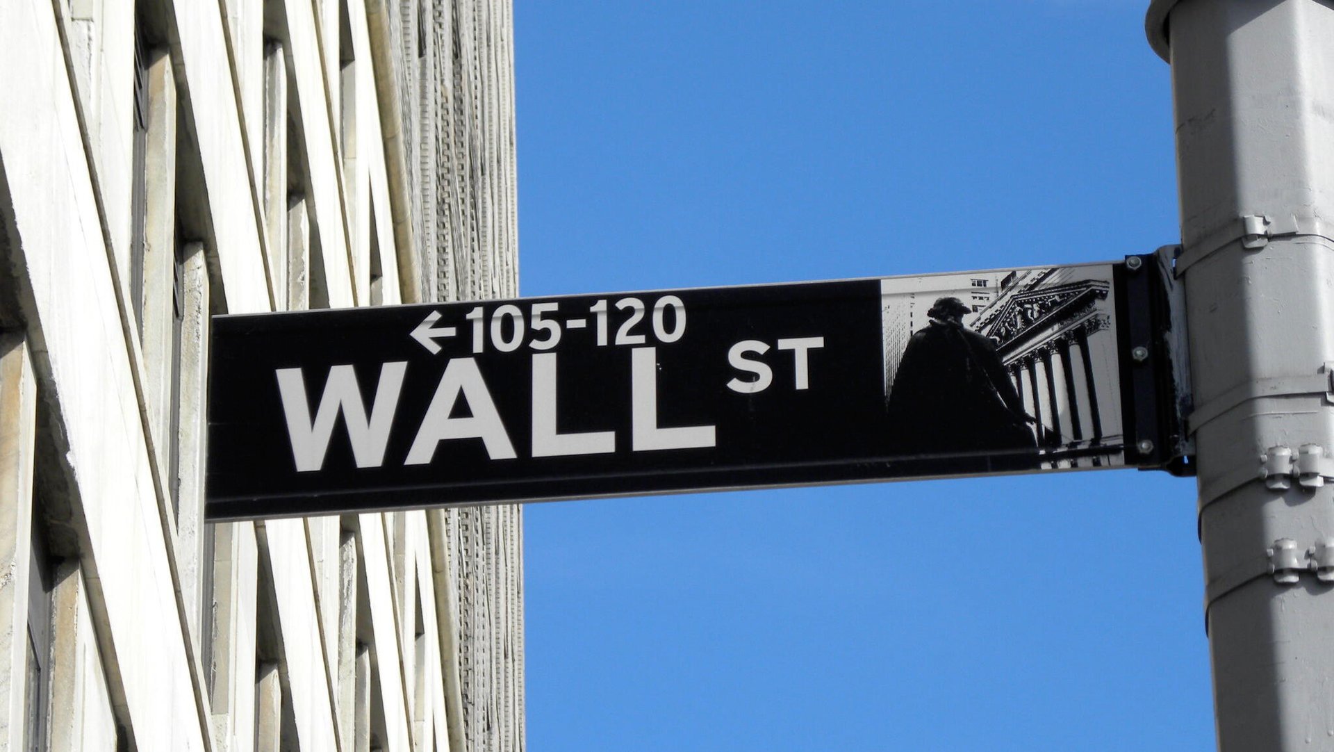 US stocks end higher; S&P 500 climbs 4.6% for the week