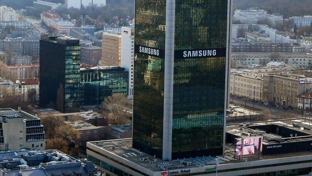 Smartphones, chips sales beat outlook in Samsung's Q1