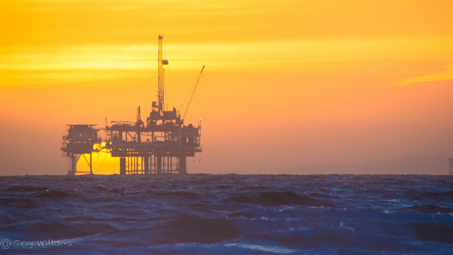 Oil prices head for worst monthly drop since 2021