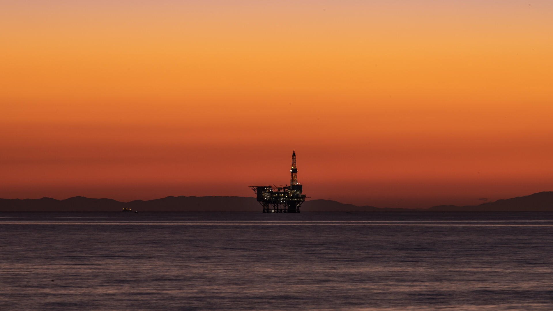 Oil at 3wk lows on OPEC speculation, Iran sanctions