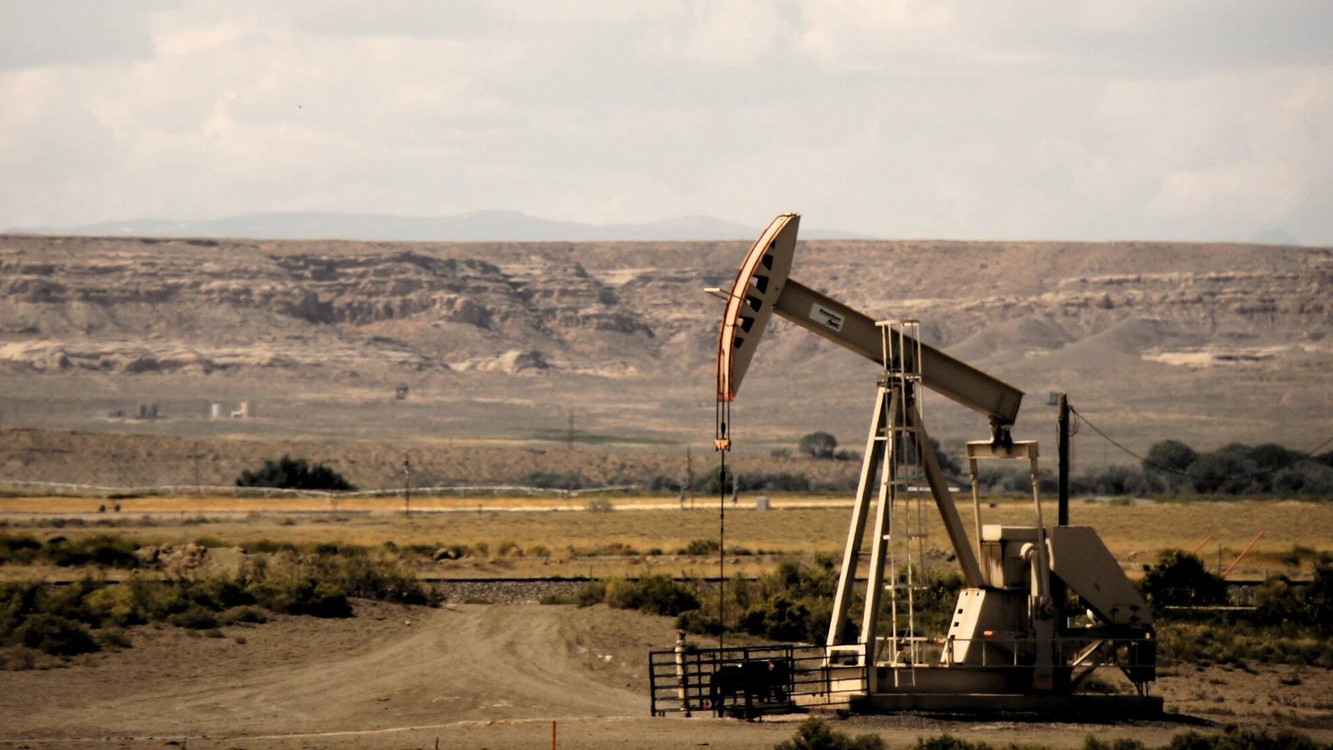 Oil rises as China signals openness to tariff talks