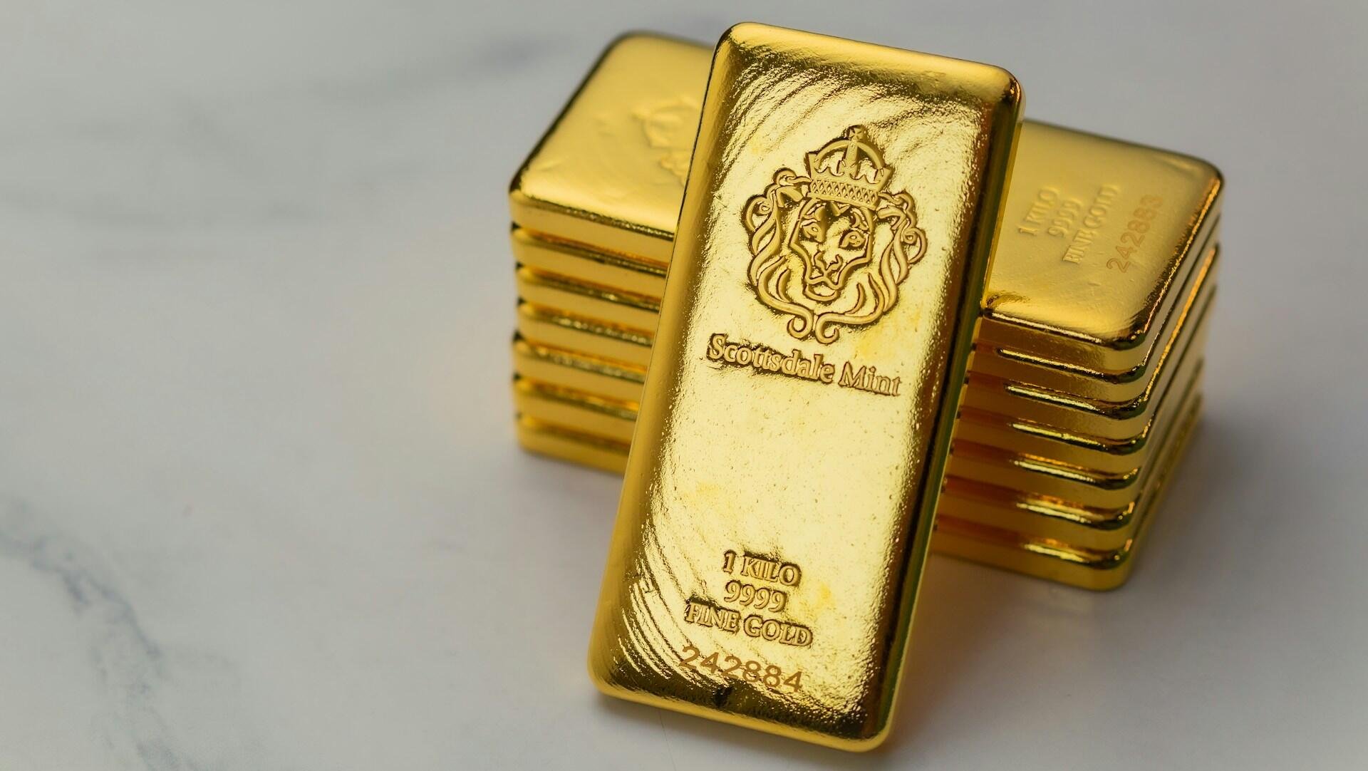 Gold lifts toward US$3,400 as Fed meeting looms
