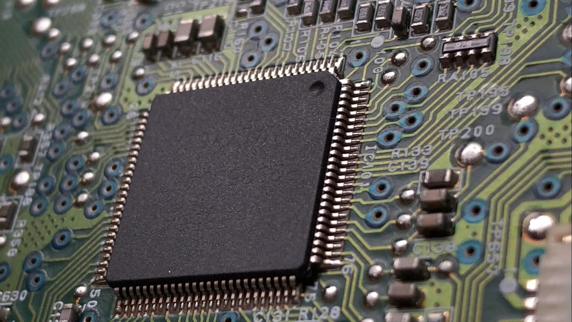 Tech stocks seen overvalued amid slowing growth
