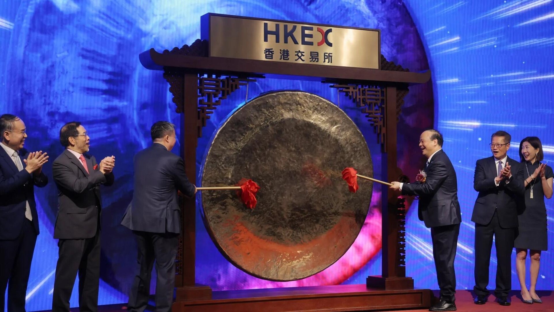 CATL rush; battery maker's stock up 14% on HKSE debut