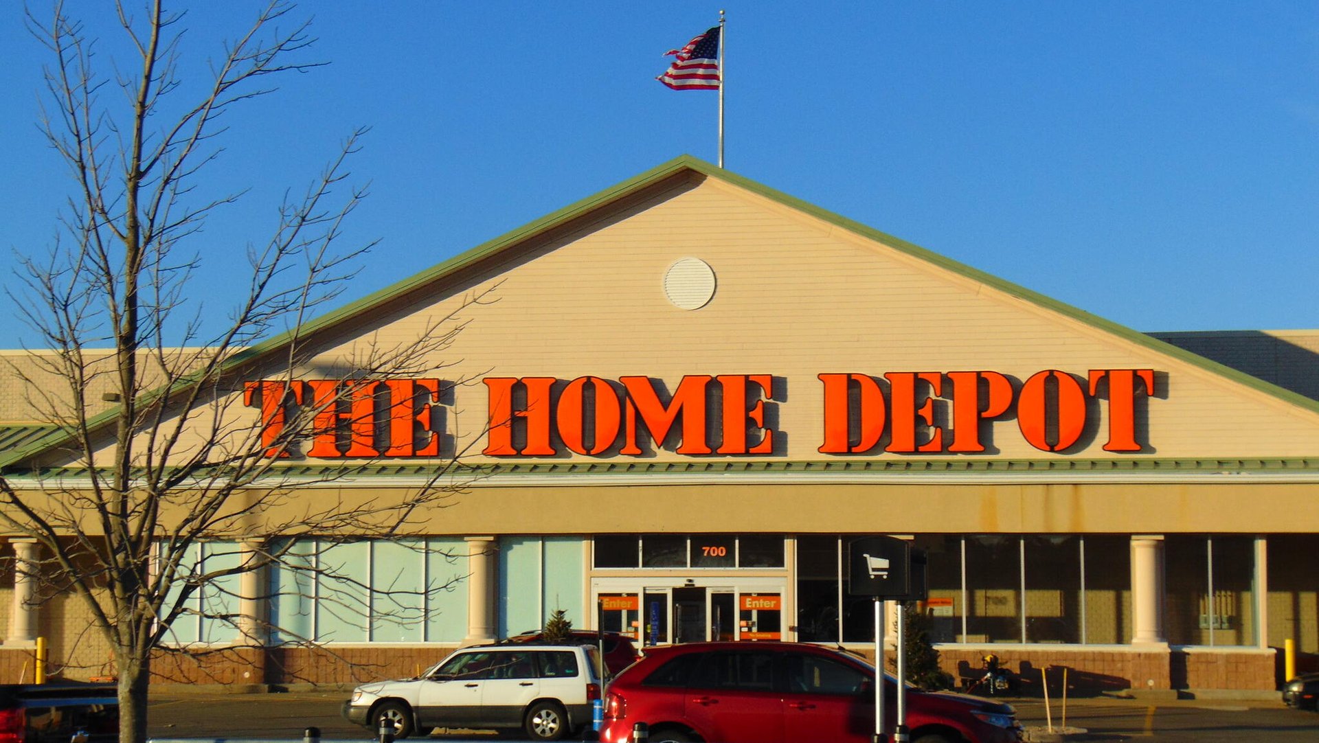 Earnings miss, but Home Depot reaffirms guidance