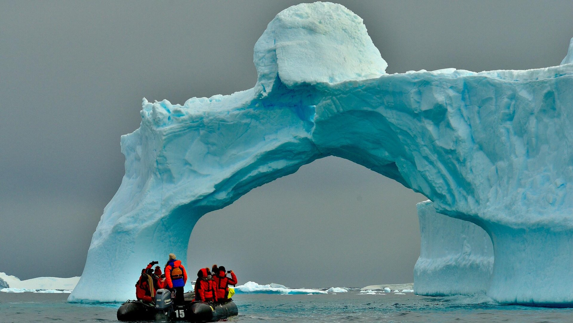 Forecasts show half-million Antarctic tourists by 2033