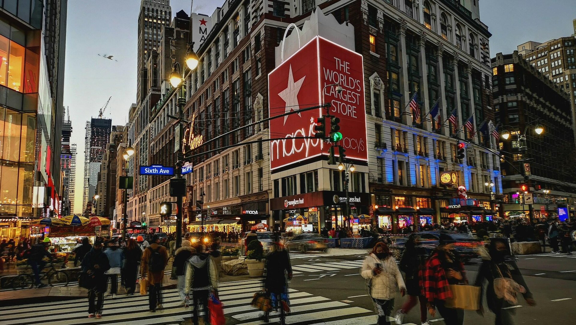 Macy’s Q1 2025: Sales beat estimates, profit outlook cut