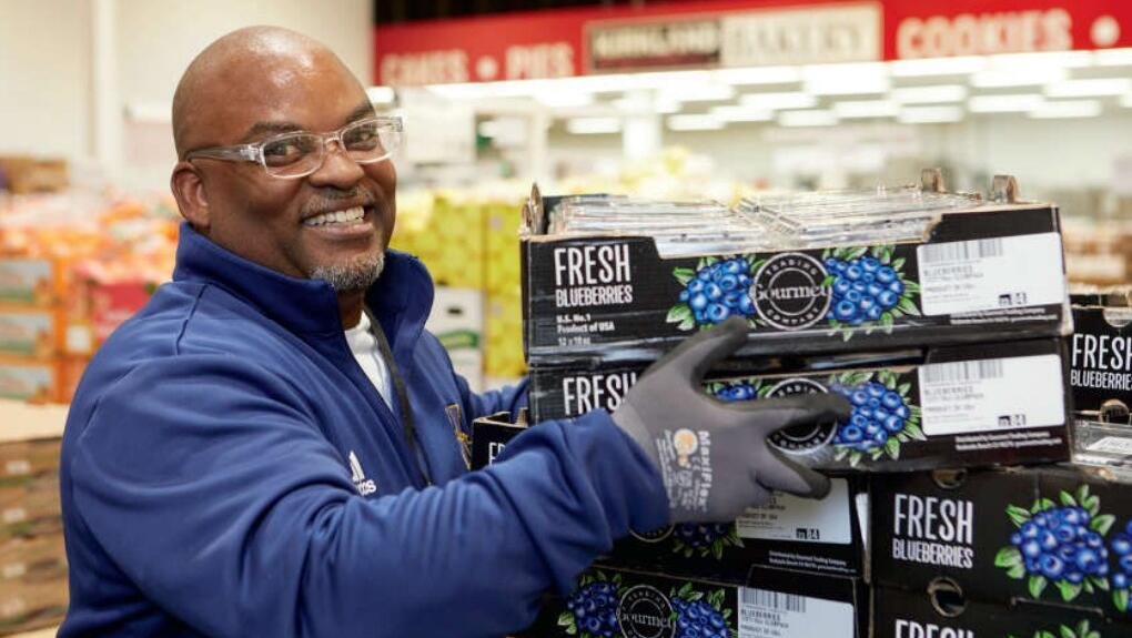 Costco rides revenue up 8% as earnings tops forecasts