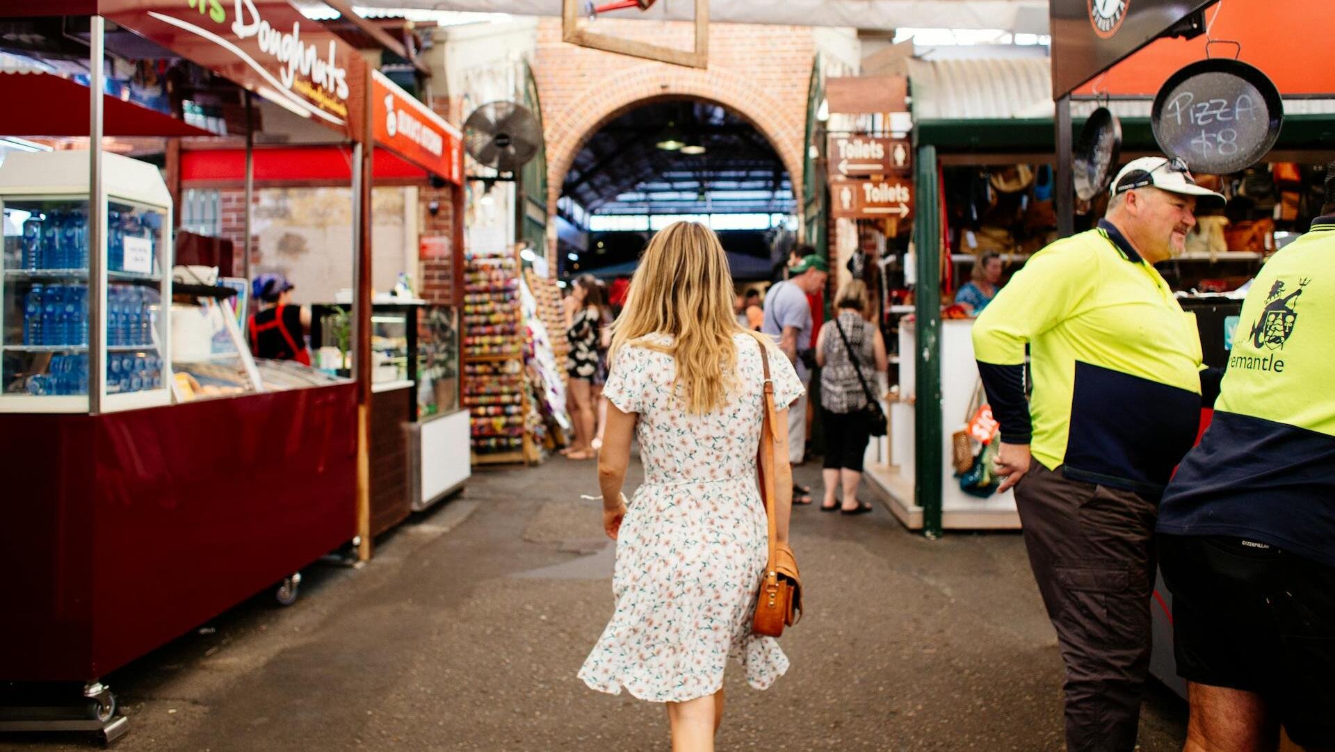 National retail sales fall 0.1% as clothing drags