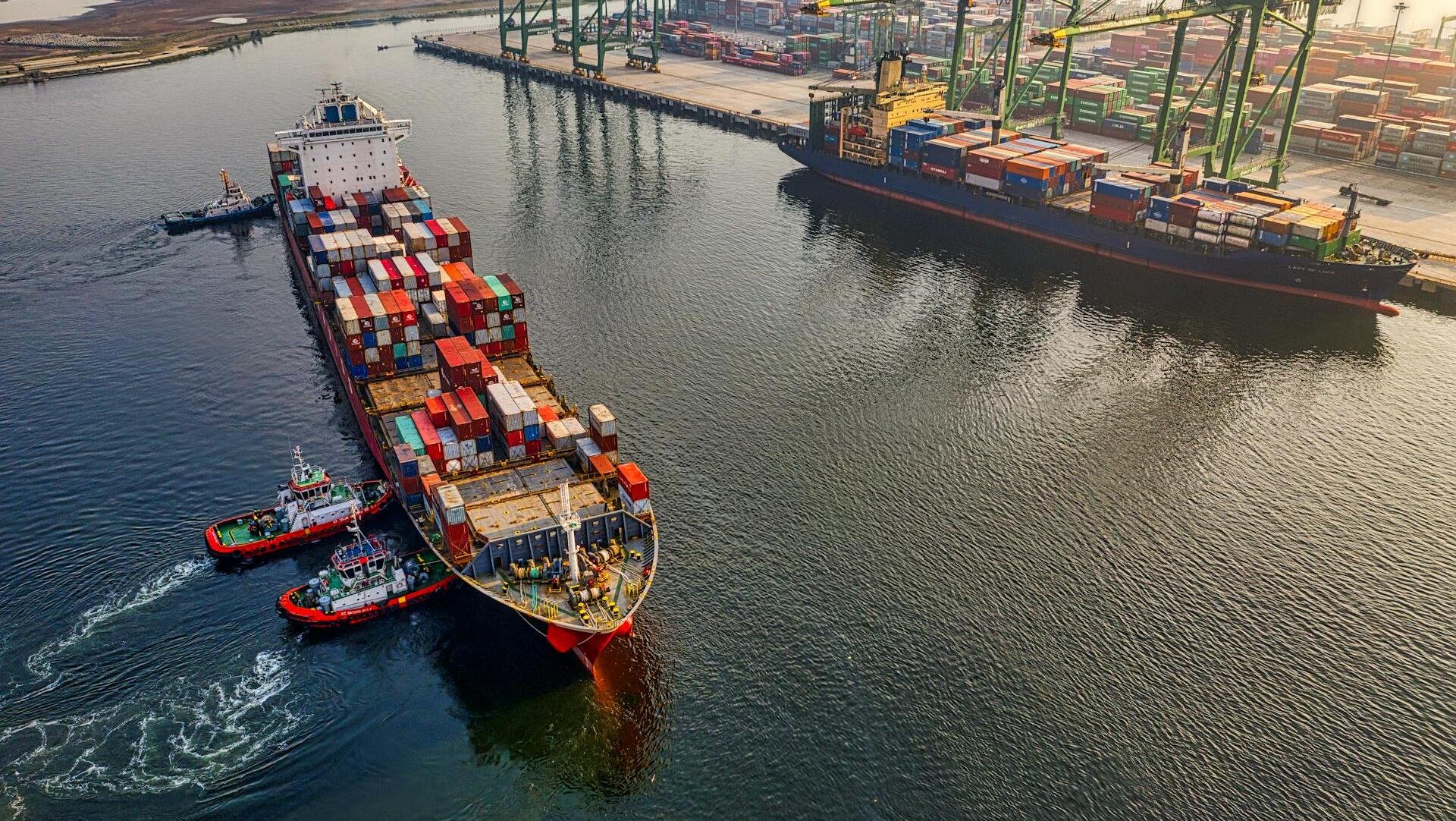 Drewry's World Container Index rose 10% to $2,508