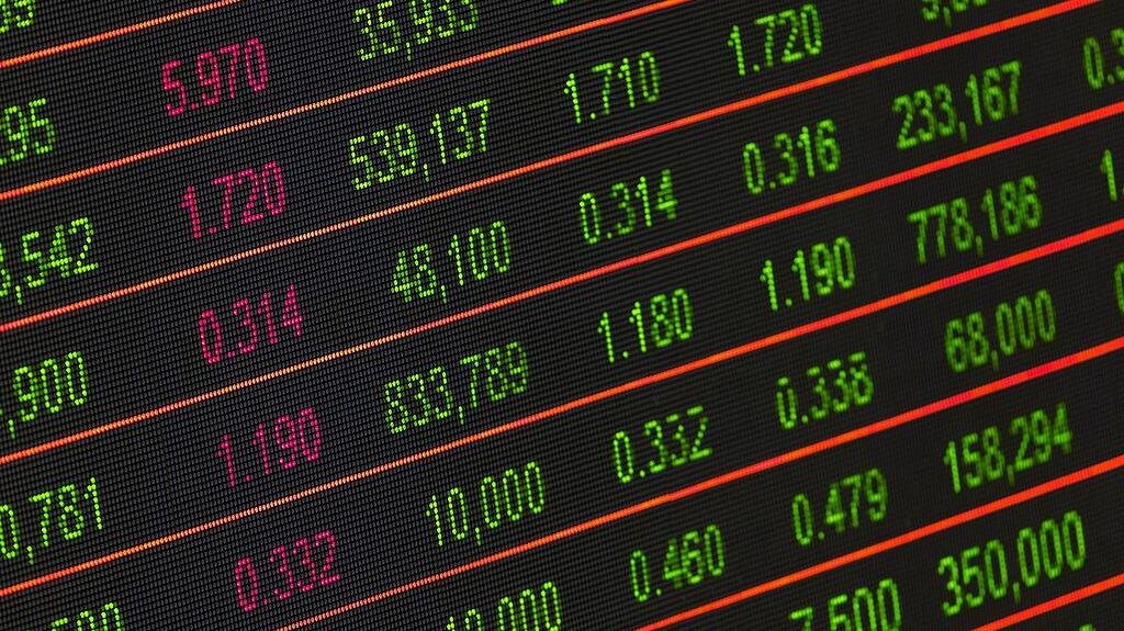 ASX 200 eases from records ahead of RBA, gold and uranium stocks rise