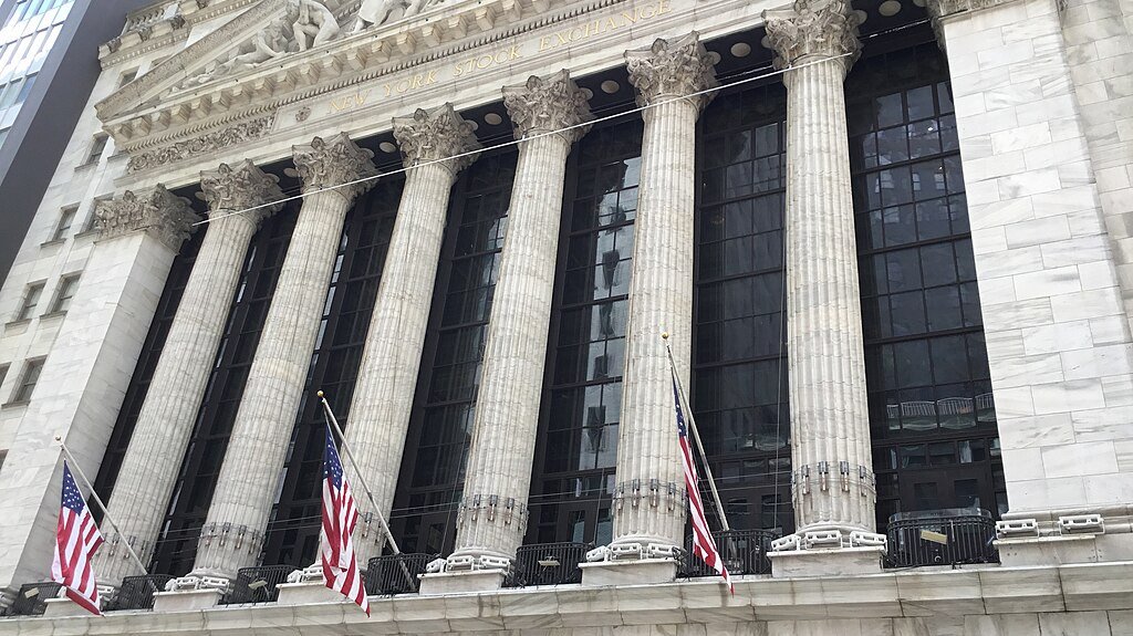 US stock futures lift, Oracle surges on strong Q1 earnings