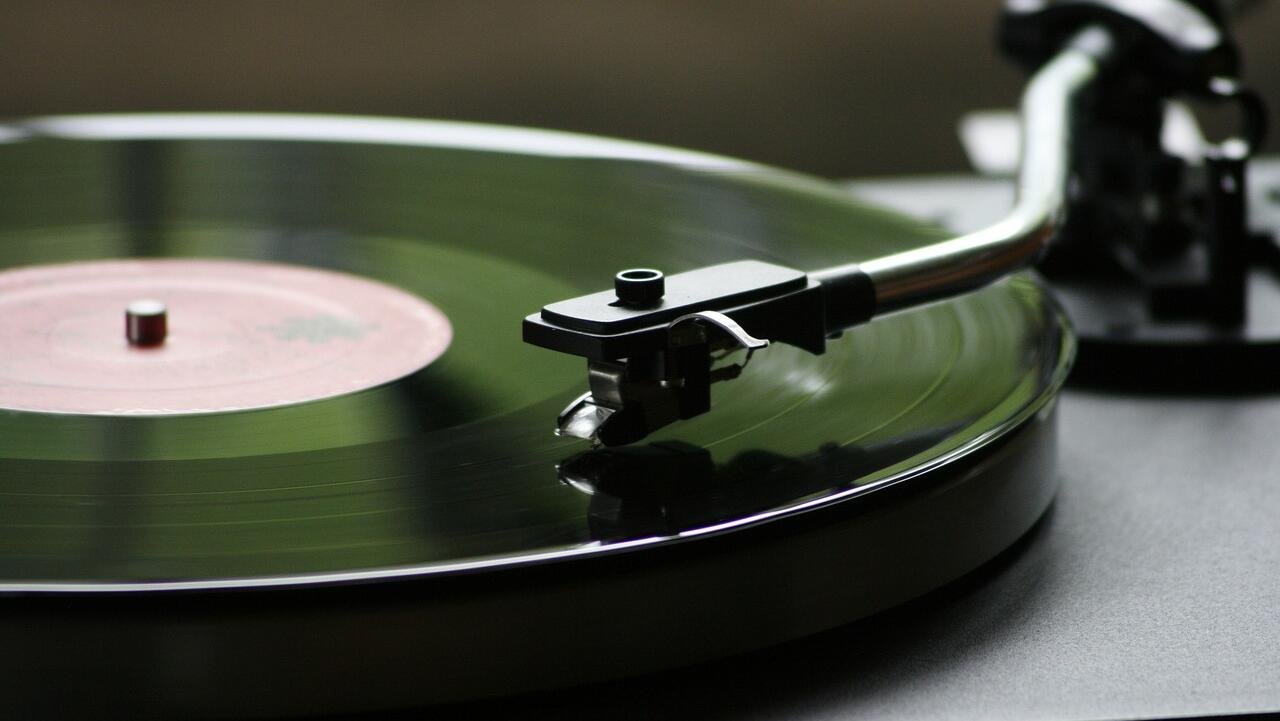 Old is new again as vinyl makes another big comeback