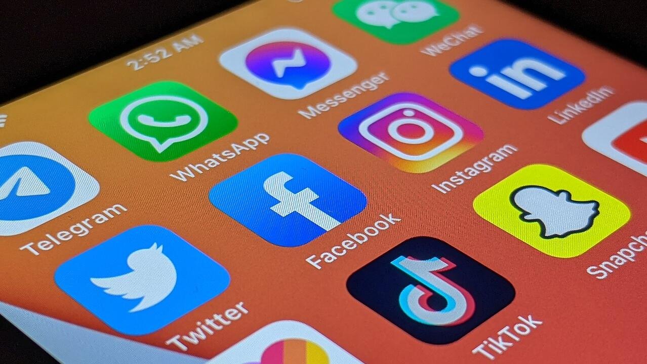 Social platforms could face fines, Opposition backs bill