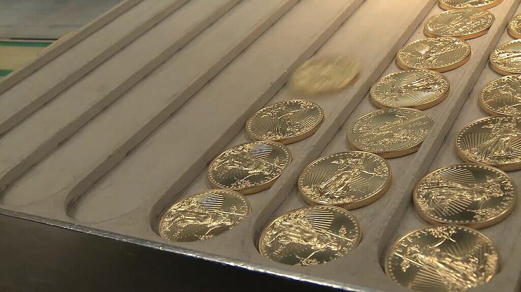 Gold prices ease ahead of Powell's speech