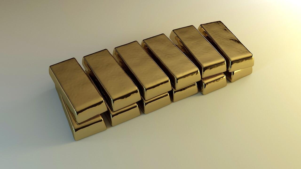 Gold little changed as Fed comments, global tensions weigh