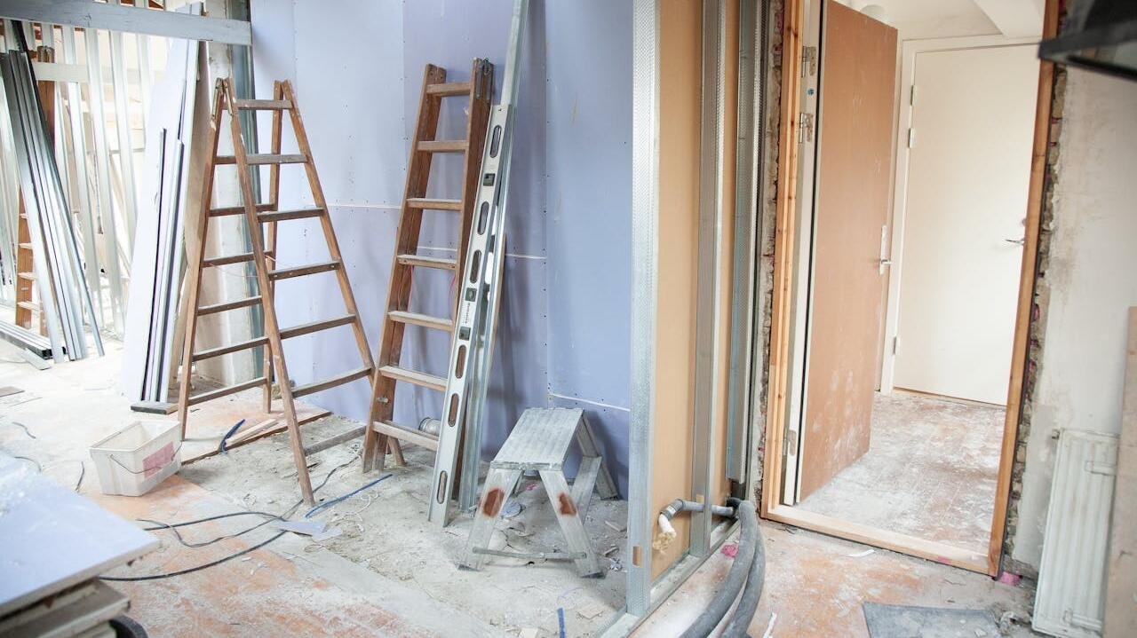 Australian building approvals decline 6.1%