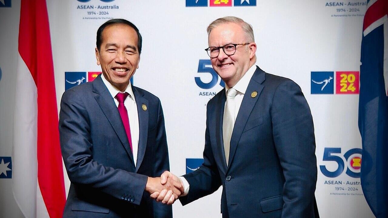 Anthony Albanese arrives in Laos for ASEAN summit