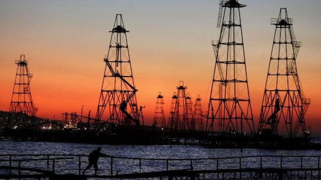 Oil prices edge lower amid weaker China data