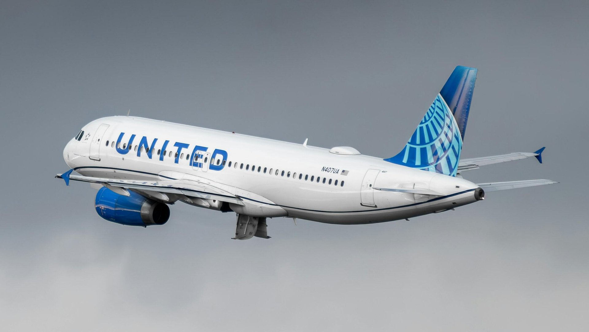United Airlines takes flight; earnings surpass forecasts